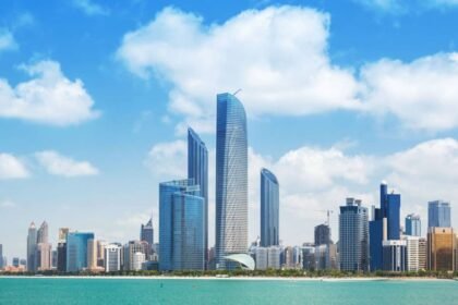 Abu Dhabi.. Competent authorities deal with a third fire in the vicinity of "Kizad"