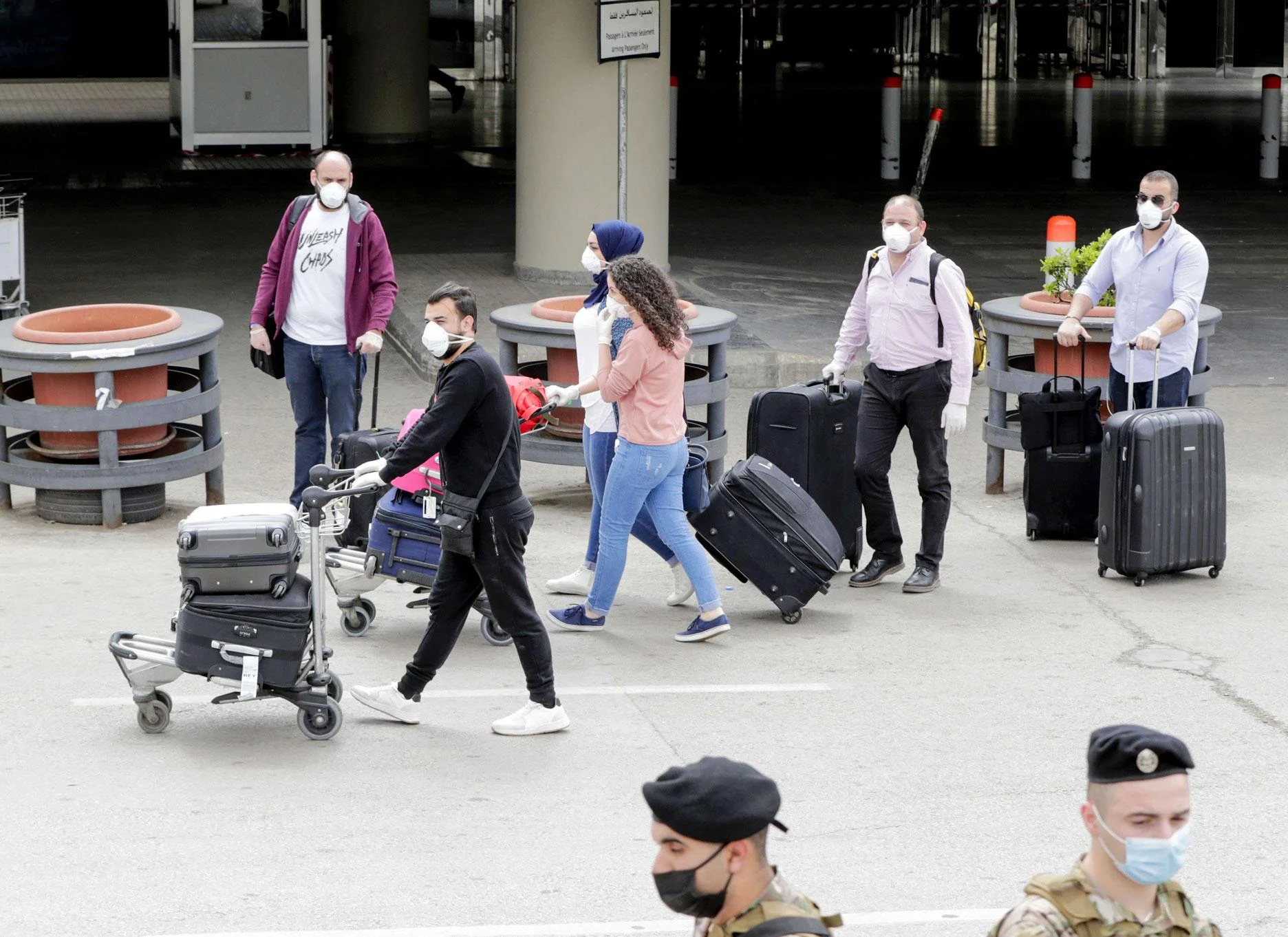 Iraq begins evacuating the first batch of stranded citizens from Beirut to Amman to facilitate their return.