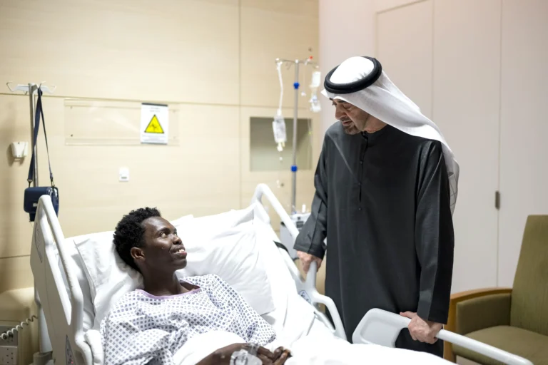 الإمارات..رئيس الدولة يزور مصابي الاعتداءات الإيرانية