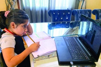 الإمارات تعتمد التعليم عن بعد مؤقتاً للمدارس والجامعات