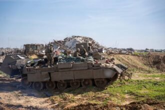 إسرائيل تأمر بإخلاء فوري لمناطق في جنوب لبنان