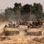 تل أبيب تلوّح بالهدف الأكبر.. تهيئة الأرض لتغيير النظام في إيران