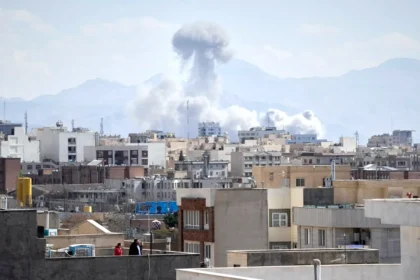 الجيش الإسرائيلي يستهدف حاميات عسكرية ومنشآت حكومية في عمق إيران