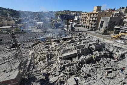 الحرب تدخل يومها السابع: موجة غارات عنيفة تضرب العمق الإيراني وواشنطن تعلن تدمير 90% من قدرات طهران الصاروخية