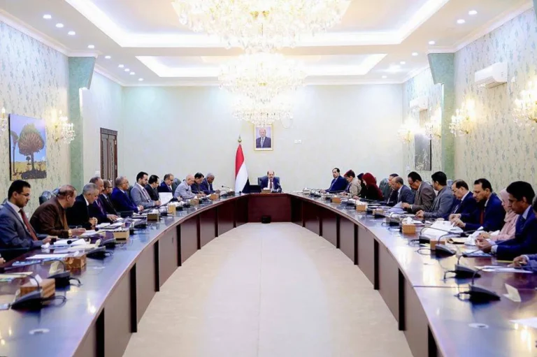 اليمن يرفض تحويل أراضيه إلى منصة للابتزاز الإيراني وتهديد السلم الدولي