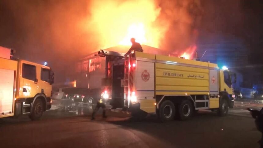 الدفاع المدني البحريني يسيطر على حريق في منشأة حيوية إثر عدوان إيراني