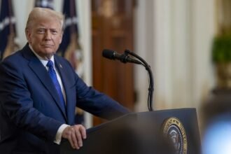 ترامب للدول المتضررة من أزمة الوقود: "تعلموا الدفاع عن أنفسكم واذهبوا لتحصيل نفطكم بأنفسكم"