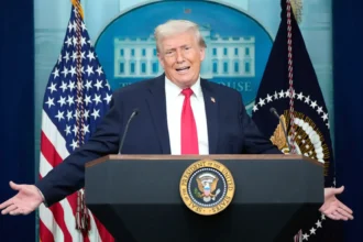 الرئيس الأمريكي يحدد إطاراً زمنياً لتقييم الهجمات على المنشآت الإيرانية