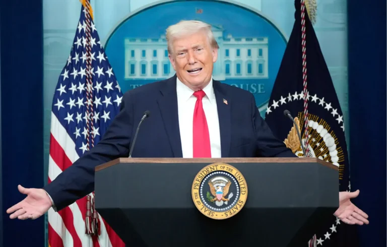 الرئيس الأمريكي يحدد إطاراً زمنياً لتقييم الهجمات على المنشآت الإيرانية