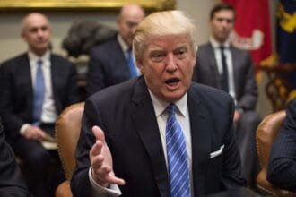 ترامب يوجّه سهامه إلى لندن ويشكو من "تقصير بريطاني"