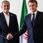 الرئيس الإيراني يبحث هاتفيا مع نظيره الفرنسي التطورات الإقليمية