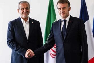 الرئيس الإيراني يبحث هاتفيا مع نظيره الفرنسي التطورات الإقليمية