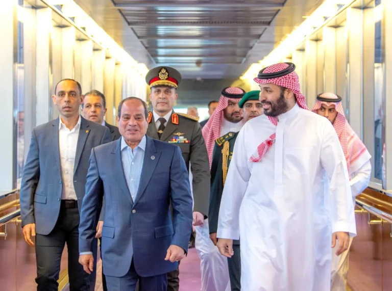 الرئيس السيسي يؤكد دعم مصر للسعودية في مواجهة أي تهديد لسيادتها