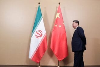 وول ستريت جورنال: الصين توفر الدعم لإيران من النفط إلى مكونات الصواريخ