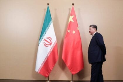 وول ستريت جورنال: الصين توفر الدعم لإيران من النفط إلى مكونات الصواريخ