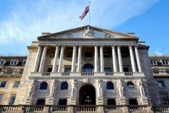 الفيدرالي الأمريكي يثبت أسعار الفائدة وسط تداعيات الحرب على إيران