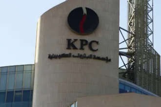 الكويت تخفض إنتاج النفط وعمليات التكرير بشكل احترازي