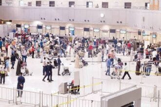 تسهيلات استثنائية فى الكويت.. إذن غياب 3 أشهر وإعفاء من الرسوم للمقيمين العالقين خارج البلاد