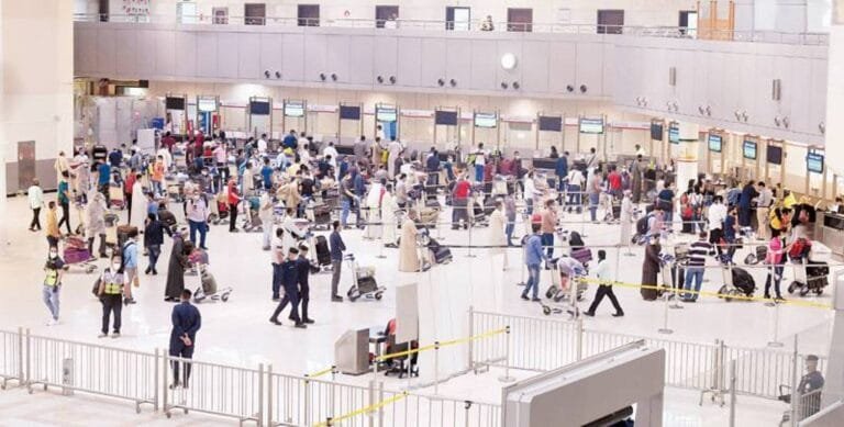 تسهيلات استثنائية فى الكويت.. إذن غياب 3 أشهر وإعفاء من الرسوم للمقيمين العالقين خارج البلاد