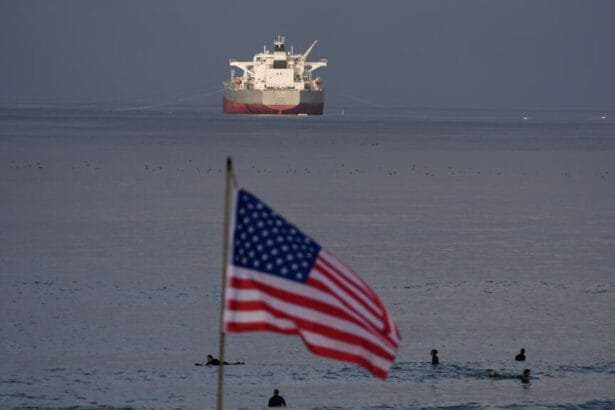 الولايات المتحدة تعلن نجاح مرافقة ناقلة نفط عبر مضيق هرمز وسط توتر إقليمي متصاعد