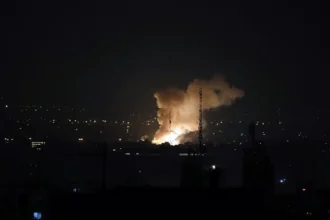 انقطاع الكهرباء في طهران بعد غارات جوية على العاصمة