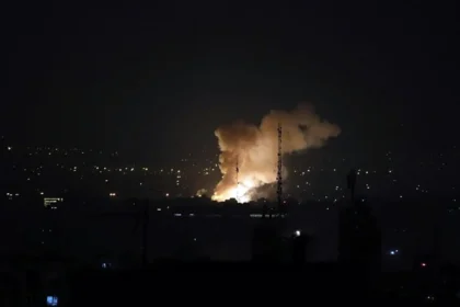 انقطاع الكهرباء في طهران بعد غارات جوية على العاصمة