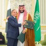 "رسالة مزدوجة إلى طهران".. باكستان تلوّح باتفاق الدفاع المشترك مع الرياض