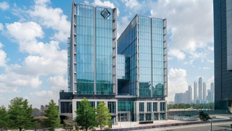 Among them are the Bank of Singapore and Deutsche Bank. Global banks and companies strengthen their presence in DIFC Square