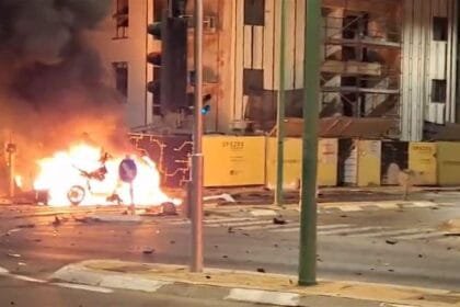 Petah Tikva shakes... 3 Israelis injured by falling rocket shrapnel