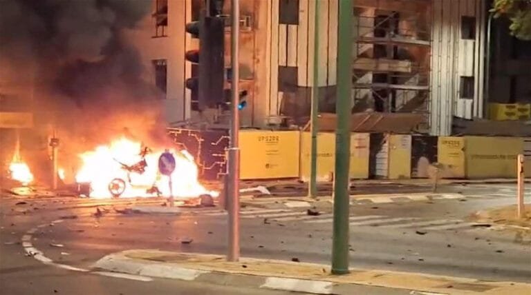 Petah Tikva shakes... 3 Israelis injured by falling rocket shrapnel