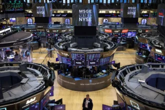 حرب إيران تزلزل الأسواق العالمية: أزمة سيولة وتصحيح قسري يلوح في الأفق