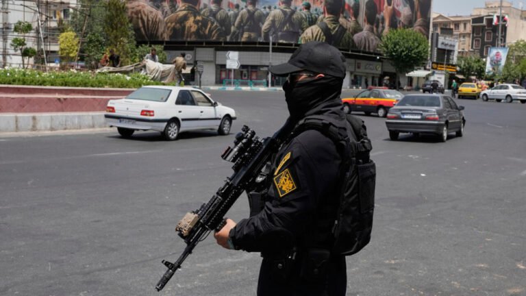 حملة اعتقالات واسعة في إيران بذريعة "التجسس" مع تصاعد العمليات العسكرية