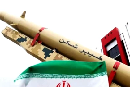 خيبر شكن تضرب تل أبيب.. الحرس الثوري الإيراني يعلن استهداف قلب إسرائيل بـ10 صواريخ باليستية