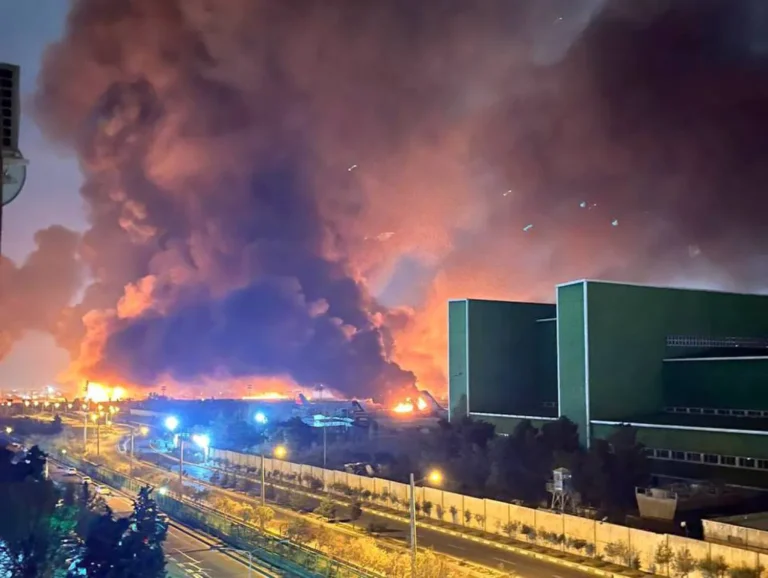 دخان كثيف قرب مطار البحرين.. تقارير تكشف حادثًا غامضًا يثير القلق