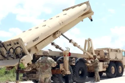 دفاعات السعودية تحبط هجمات إيرانية بالمسيرات والصواريخ الباليستية.. والرياض تتمسك بحق الرد