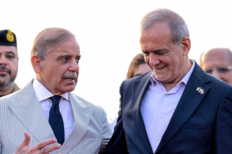 باكستان: شريف وبيزشكيان يبحثان "إطار السلام" لإنهاء حرب إيران