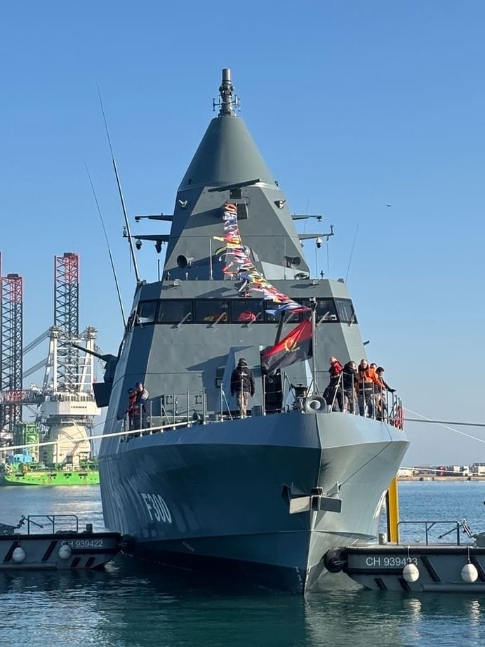 مجموعة إيدج تدشن أول سفينة "كورفيت" من فئتها لصالح البحرية الأنغولية