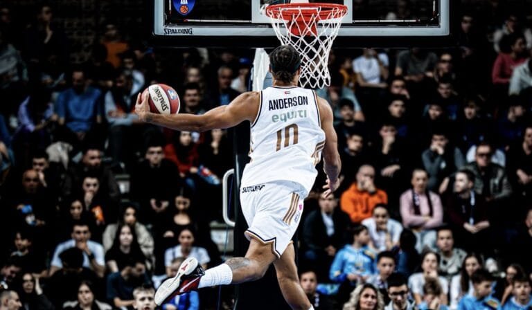 "دبي لكرة السلة" يحقق فوزاً كبيراً على كرفينا زفيزدا في الدوري الأدرياتيكي