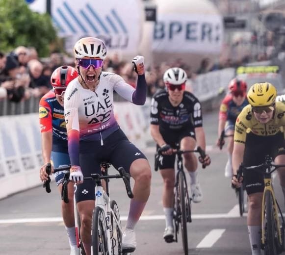 إيطاليا.. "الإمارات لدراجات السيدات" يتصدر سباق "جيرو ديلابينينو"