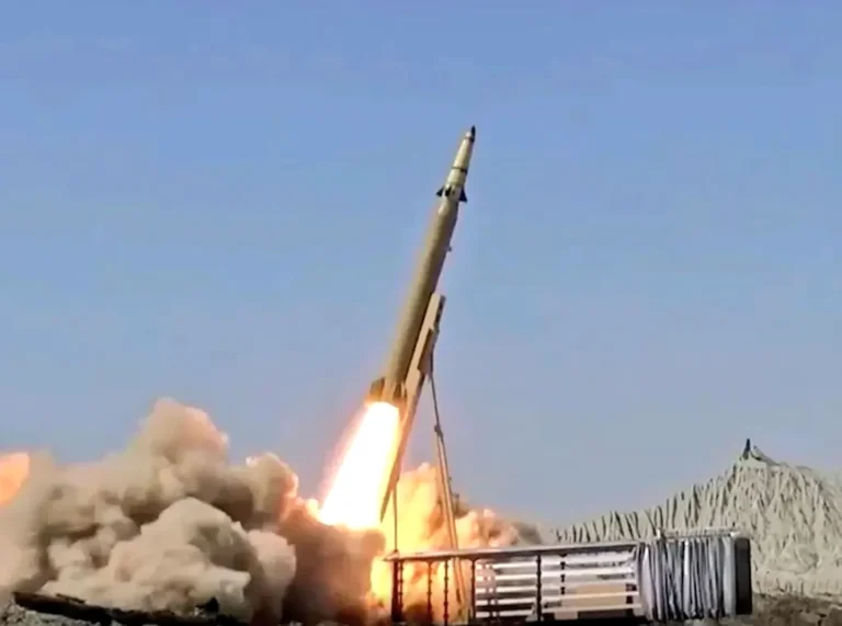 صاروخ إيراني يضرب منشأة كيميائية في بئر السبع ويثير مخاوف من مواد خطرة