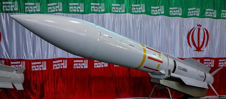 "صواريخ انشطارية في سماء الحرب".. تصعيد غير مسبوق يفتح أبواب الرعب الإقليمي