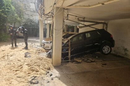 Rockets strike central Israel… and Britain cancels sending aircraft carrier to the Middle East