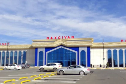 صواريخ ومسيرات إيرانية تستهدف مطار "ناختشيفان" الدولي بأذربيجان