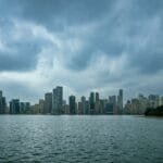 طقس الإمارات.. الحرارة معتدلة مع أمطار متفاوتة خلال عطلة عيد الفطر