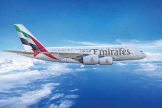 أتاحت إعادة الحجز على رحلة بديلة.. "طيران الإمارات" تبدأ قبول مسافري "الترانزيت"