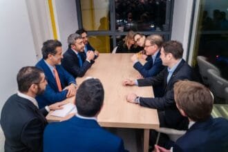 قبرص.. عبدالله بن زايد ووزير الخارجية الألماني يبحثان تداعيات الاعتداءات الإيرانية على الإمارات ودول المنطقة