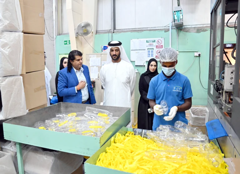 ابن طوق يؤكد استقرار الأسعار وتوافر السلع الاستراتيجية في أبوظبي