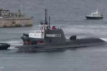 بريطانيا تحرك أسلحتها النووية في بحر العرب.. غواصة 'إتش.إم.إس أنسون' جاهزة للضربات بعيدة المدى