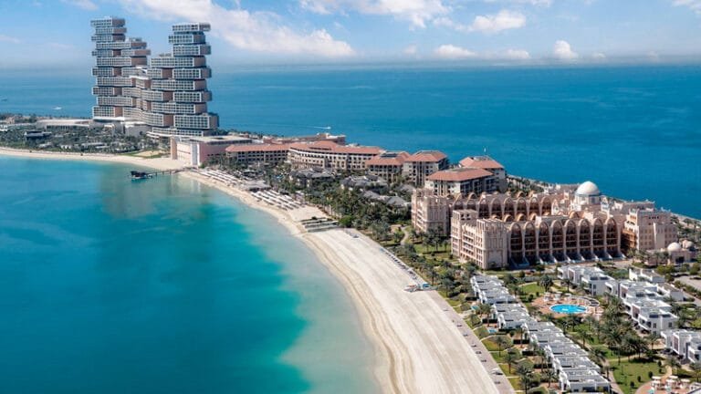 Directives to tourist establishments to "extend" the stay of hotel guests who are unable to travel in Dubai and Abu Dhabi