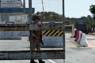 اليونان تدعم قبرص عسكريًا بعد هجوم مسيرة على قاعدة بريطانية